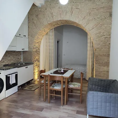 דירה Monolocale Centro Storico Di פיצו